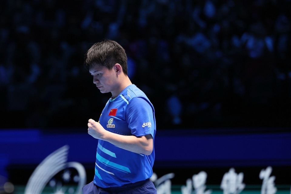 窥这两个足 窥这两个足