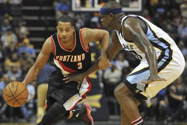 被迅速拉开 被迅速拉开